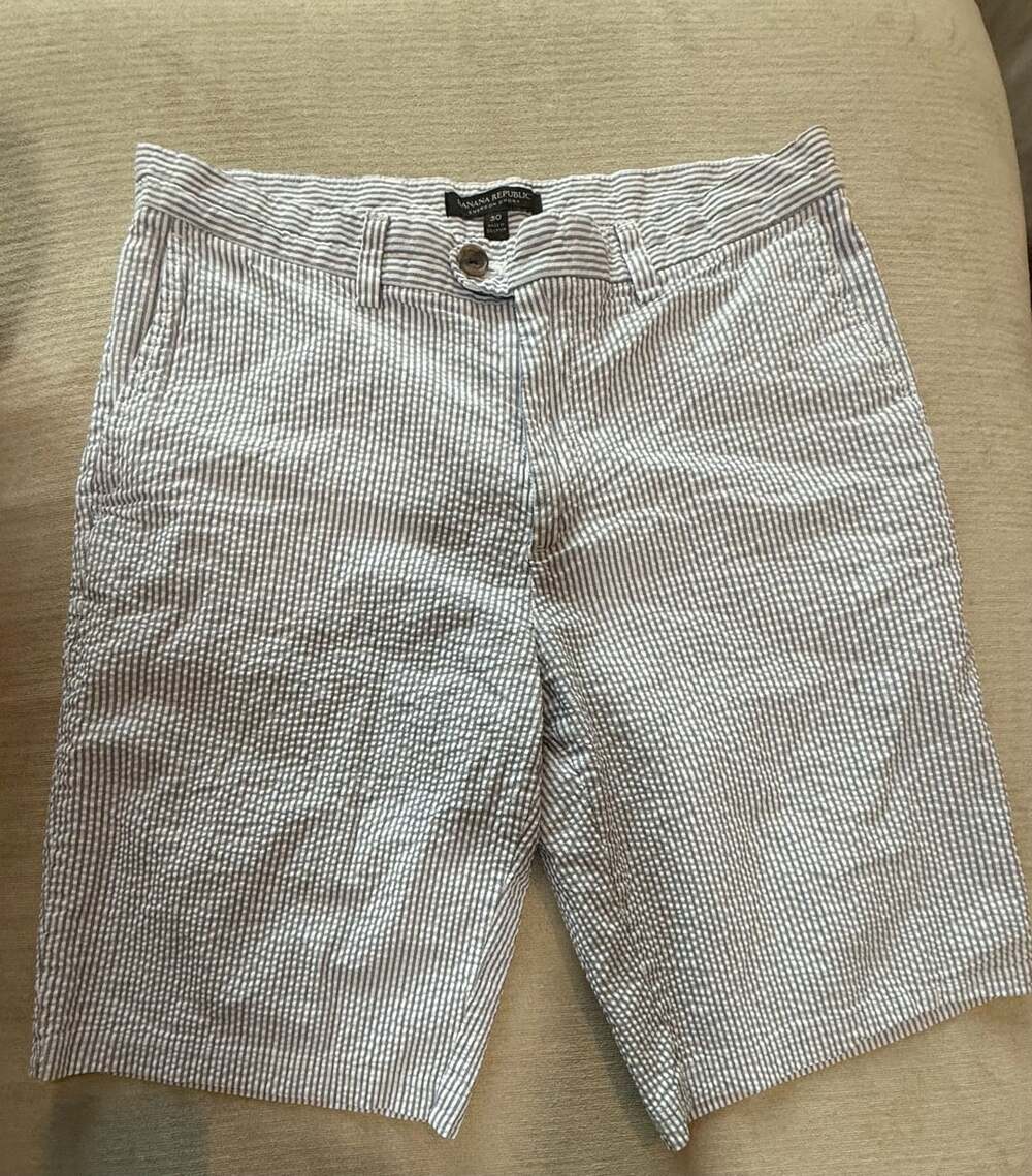 Banana Republic Emerson Short Size 30 Blue White Striped Seersucker